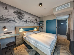 Schulz Hotel Berlin Wall at the East Side Gallery