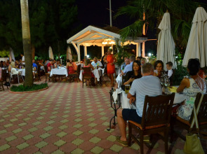 Sea Breeze Hotel & Apartments