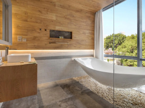 Fusion Suites Saigon