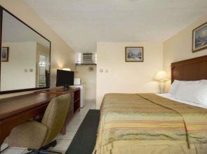 Knights Inn Burlington, ON