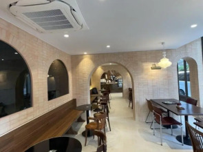 The Quarter Ploenchit by UHG