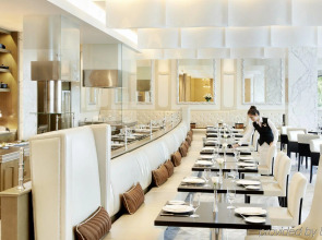 Отель Fairmont Baku at the Flame Towers