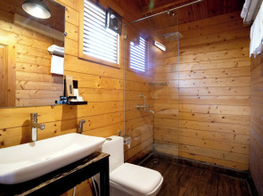 White woods Resort & Spa