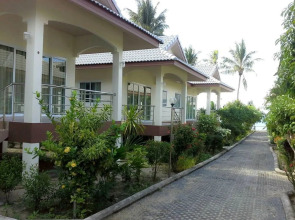 Krisada Beach Resort