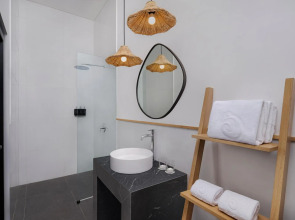 Jambuluwuk Oceano Resort Gili Trawangan