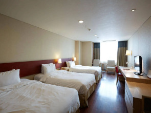 Ramada Hotels & Suites Seoul Namdaemun