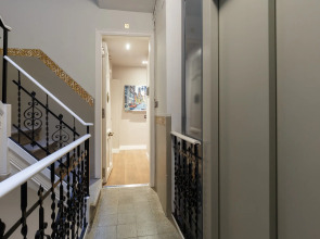 AinB Eixample-Miro Apartments