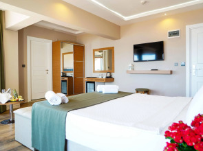 Aurasia SeaSide Hotel