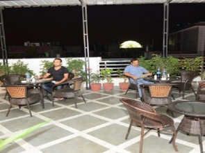 Check In Room Chuna Mandi