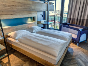 Schulz Hotel Berlin Wall at the East Side Gallery