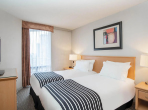 Sandman Suites Vancouver on Davie