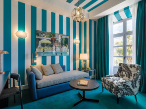 Отель Room Mate Valeria