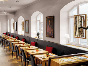 Alpen Hotel München