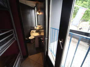 Peace & Love - Hostel