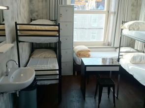 Amigo Hotel - Hostel