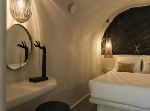 Aeon Suites - Adults Only