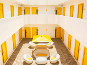 Bloomrooms @ New Delhi Railway Station