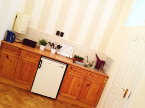 Hi5 Apartments - Parliament