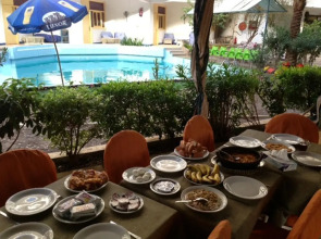 Rezeiky Hotel And Camp Luxor