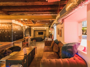 Хостел WOT New Lisbon Social