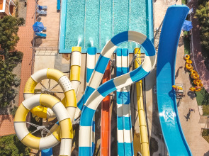 Отель Chrispy Waterpark Resort