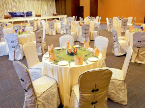 Flora Airport Hotel and Convention Centre Kochi