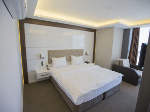 Royal Life Exclusive