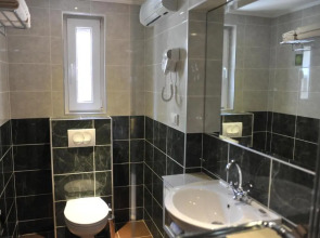 Queen's Astoria Design Hotel