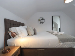 Dollar Apartments at 41