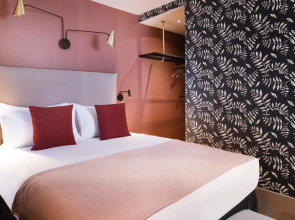 Aurasia SeaSide Hotel