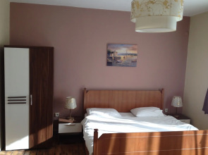 Cheers Midtown Hostel