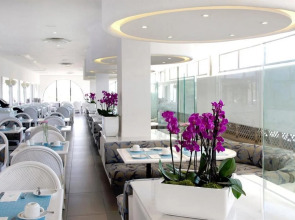 Palm Beach Hotel & Bungalows