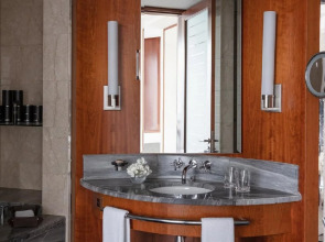 Jumeirah Emirates Towers Dubai