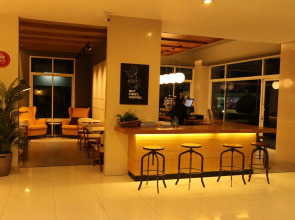 The Royal Bee Apart Hotel