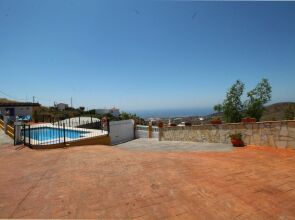 1090 Villa las Flores