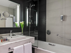 Отель Zentral Castellana Norte