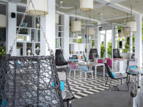 Отель The Nai Harn