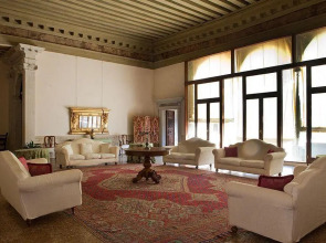 Palazzo Contarini Della Porta Di Ferro