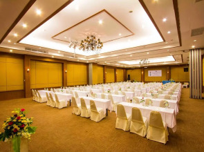 Palm Galleria Resort