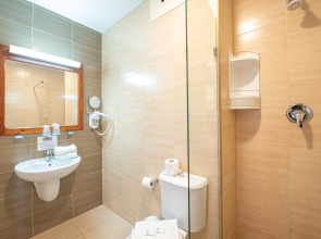 Gillieru Harbour Hotel