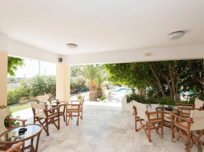 Leonidas Hotel and Studios