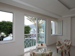 Dedeminn Marina Hotel