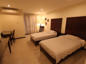 The Royal Bee Apart Hotel