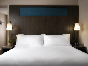 One King West Hotel & Residence