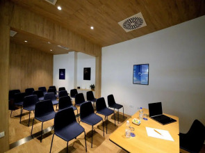 Air Rooms Rome Airport by HelloSky