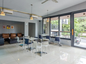 OYO 2854 COZY B&B Seminyak