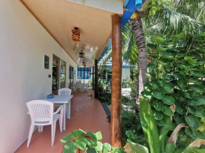 Blue Water Thoddoo Inn