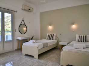 Iraklis Studios & Apartments