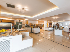 Отель Chrispy Waterpark Resort