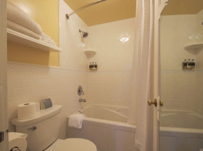 Channel Road Inn, A Four Sisters Inn